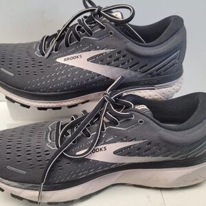 Brooks Women's Gray Running Shoes